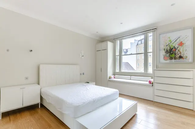 Photo 2 — Flat 5, 10 Hyde Park Square, London