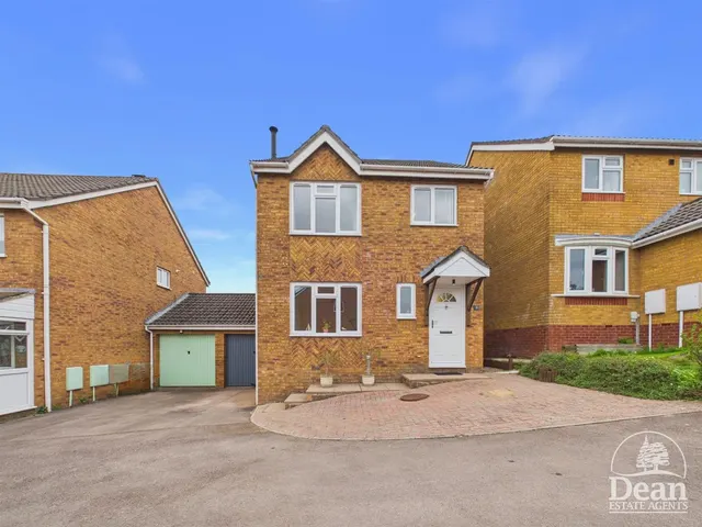 Sabrina Way, Lydney, photo 1