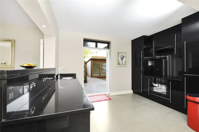 Boydell Court, St Johns Wood Park, photo 2