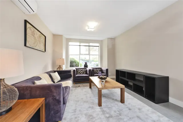 Boydell Court, St Johns Wood Park, photo 1