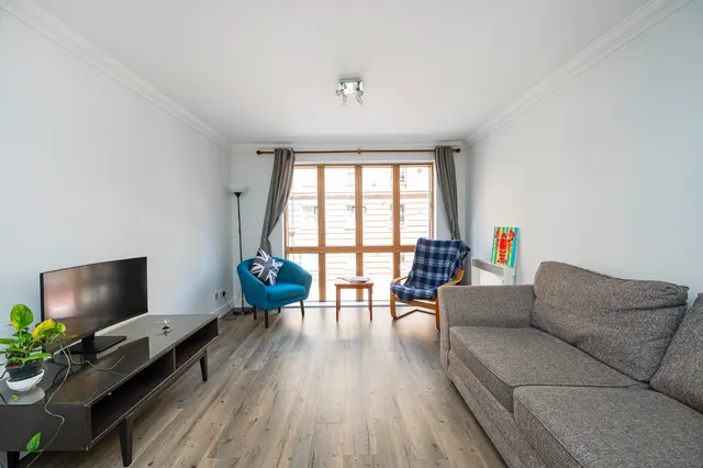 Photo 3 — Flat 8, 54 Folgate Street, London
