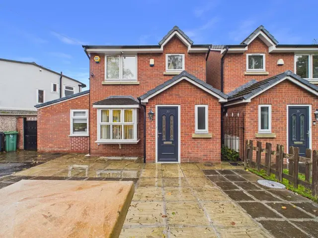 Alt Road, Ashton-under-Lyne, OL6, photo 1