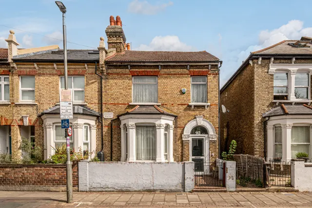 143 Longley Road, London, photo 1