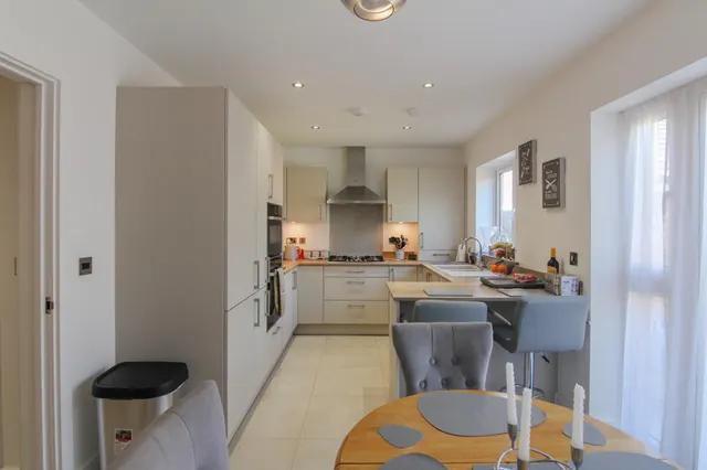 Heathpoult Road, Verwood, BH31, photo 2