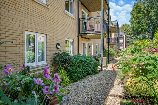 Hart Close, Wilton, SP2, photo 2