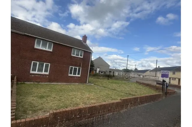 Bron Gwendraeth, Kidwelly, SA17, photo 1
