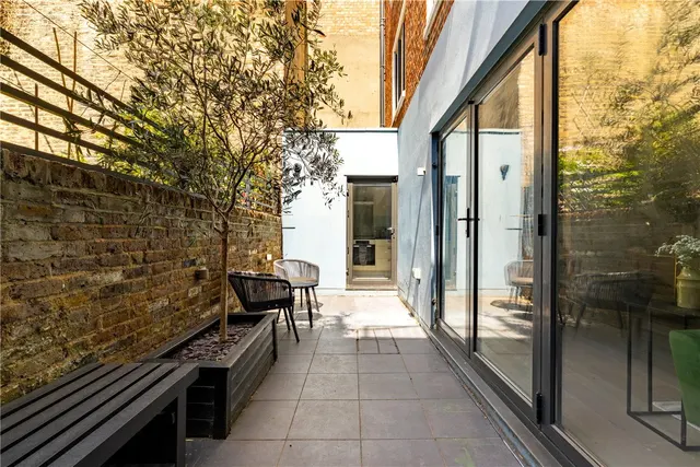 Photo 3 — Basing Street, London, W11