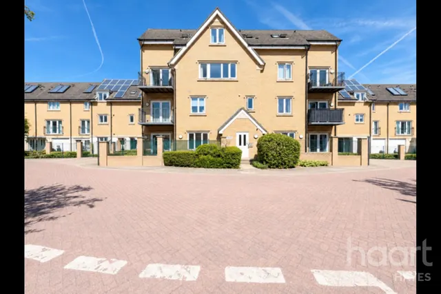 Varcoe Gardens, Hayes, UB3, photo 1