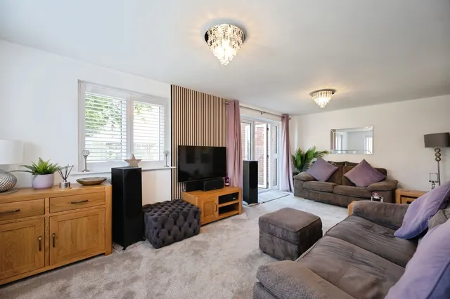 St. Benedict Road, Hayling Island, PO11, photo 2
