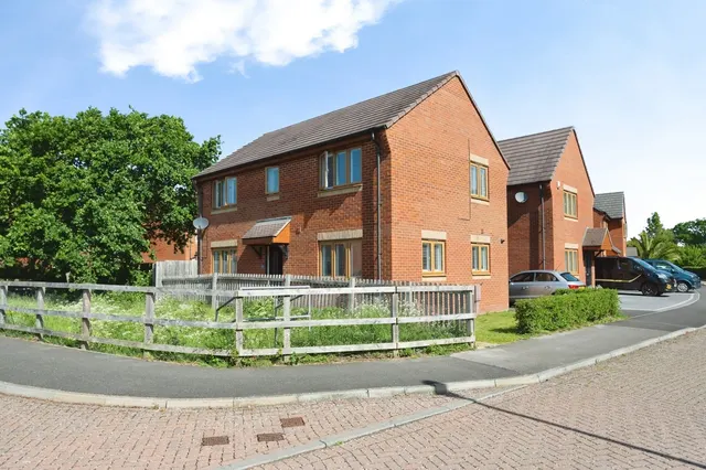 St. Benedict Road, Hayling Island, PO11, photo 1