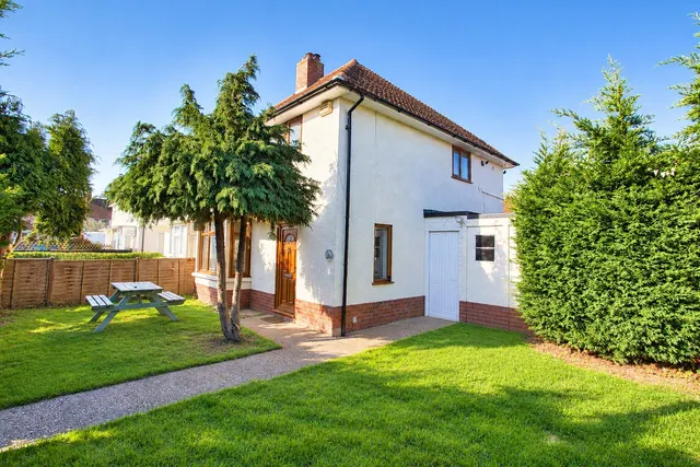 3 bedroom house, Samian Crescent, Folkestone, CT19