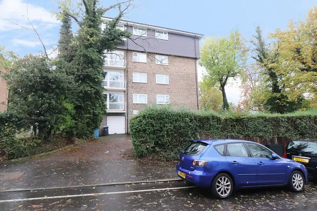 2 bedroom flat — Warwick Court, 47 Park Hill Road, BR2