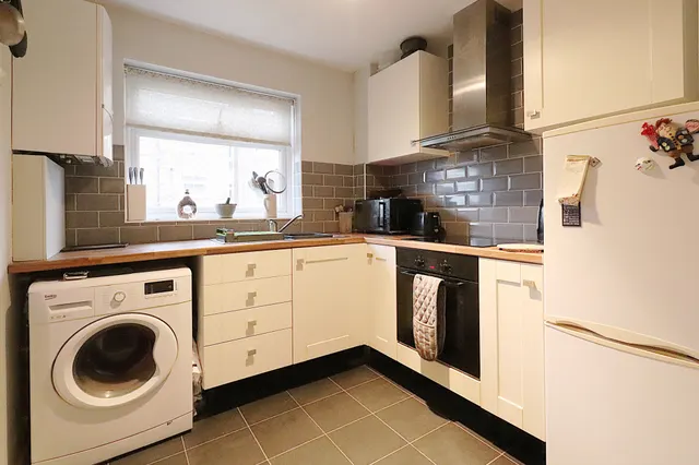 Photo 3 — Warwick Court, 47 Park Hill Road, BR2