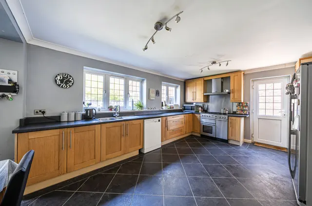 Silver Birch Drive, Middleton-On-Sea, PO22, photo 3