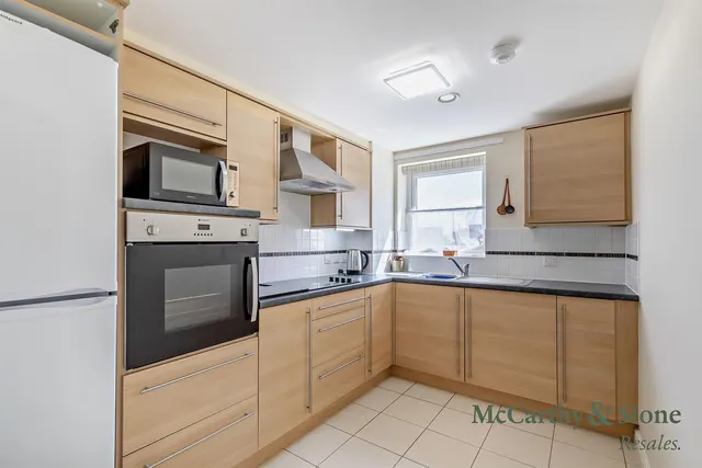 Picton Avenue, Porthcawl, CF36, photo 3