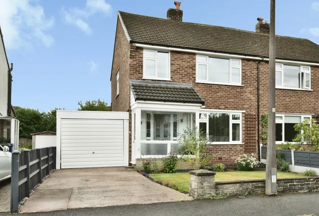 Bowerfield Crescent, Hazel Grove, Stockport, Greater Manchester, SK7, photo 1