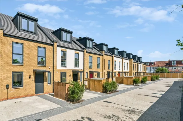 Byards Croft, London, SW16, photo 1