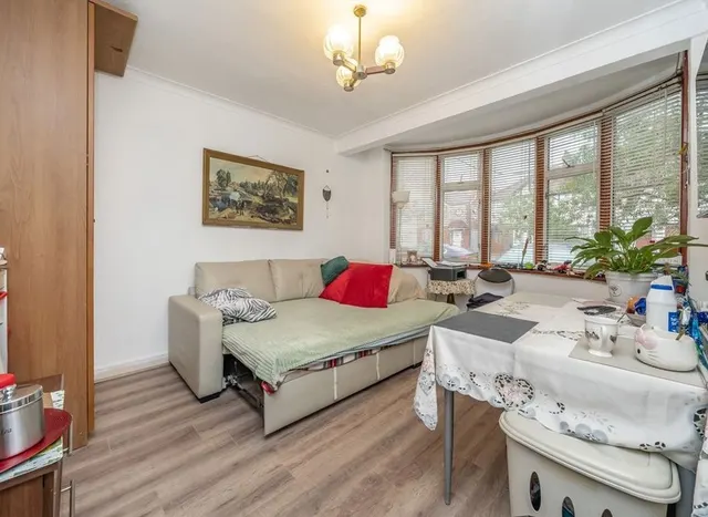 Scorton Avenue, Perivale, UB6, photo 2