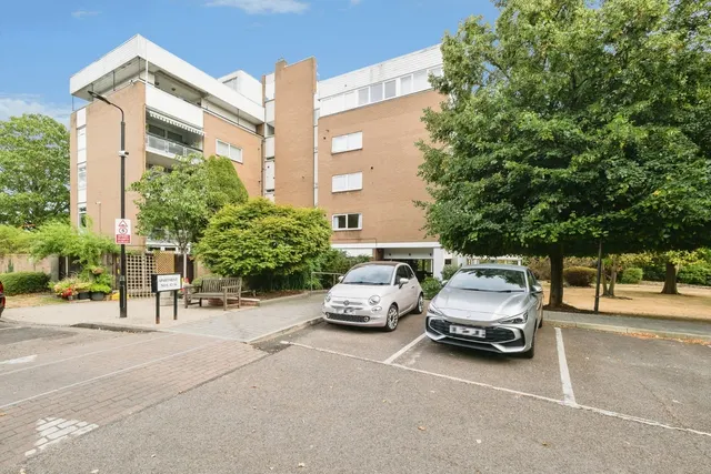 The Bowls, Chigwell, Essex, IG7, photo 1