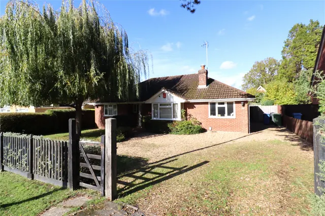 Award Road, Church Crookham, Fleet, Hampshire, GU52 6HE, photo 1