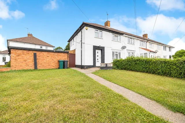 Little Oxhey Lane, Watford Fees Apply, WD19, photo 3
