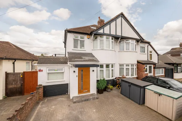 Twickenham, TW2, photo 1