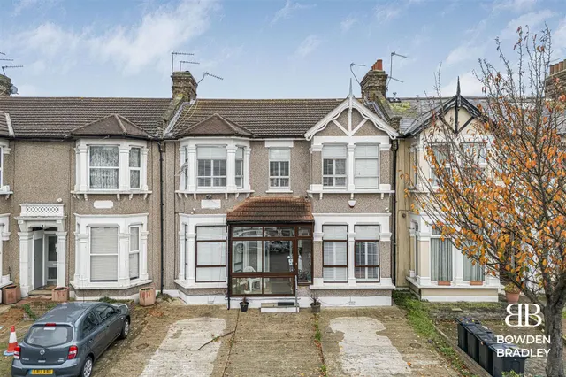 Courtland Avenue, Ilford, IG1, photo 1