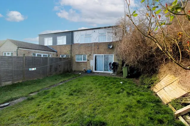 Broomfield Stacey Bushes, Milton Keynes MK12 6HA, photo 1
