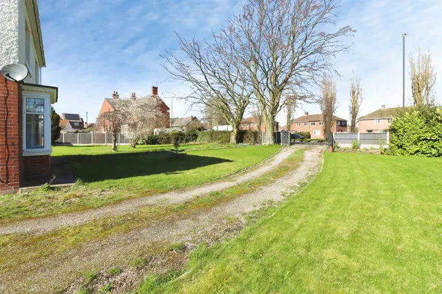 Photo 3 — Creswell Road, Clowne, Chesterfield