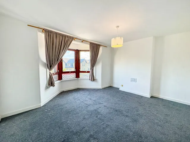 Photo 2 — Dumbarton Road, Glasgow, G14 9XG