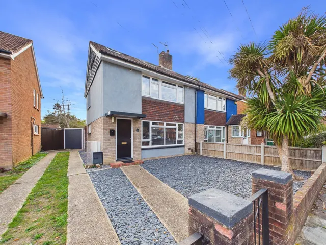 4 bedroom metcalf road, ashford, surrey,tw15, Metcalf Road, Ashford, TW15
