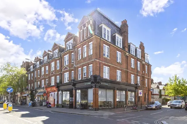 High Street, TW11, photo 1