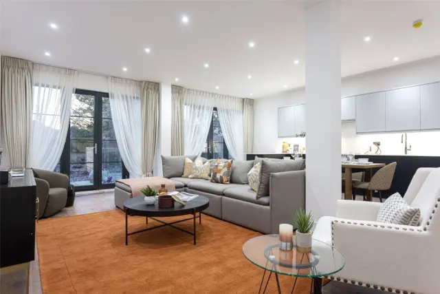 Hillcrest Road, Ealing, W3, photo 1