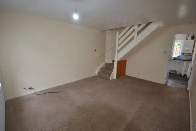 Trevino Drive, Rushey Mead, LE4, photo 2