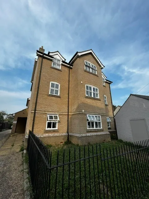 Alexandra Road, CO3, photo 1