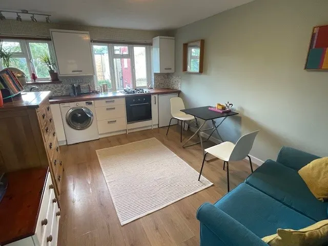Chelsea Close, Hampton Hill, TW12, photo 3
