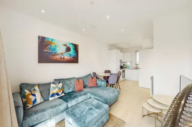 A Modern One Bedroom Apartment Waters...
