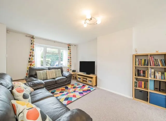 Bear Road, Hanworth, TW13, photo 2