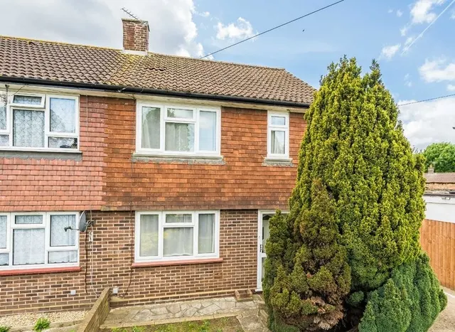 Bear Road, Hanworth, TW13, photo 1