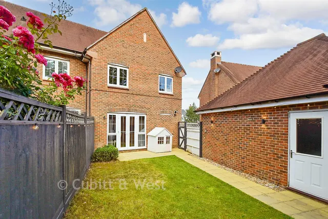 Kilnwood Close, Faygate, RH12, photo 2
