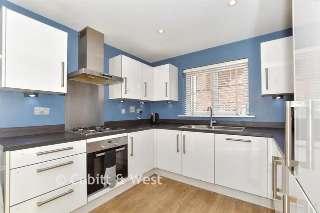 Kilnwood Close, Faygate, RH12, photo 3
