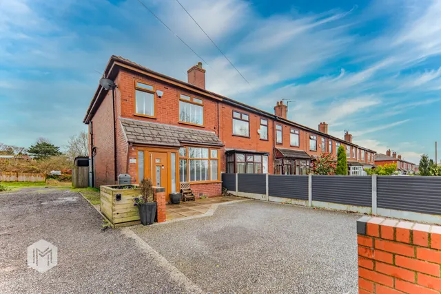 Bury Old Road, Heap, Bury, BL9 7JB, photo 1