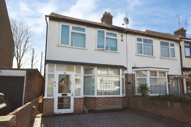 Sheringham Avenue, Romford, photo 1