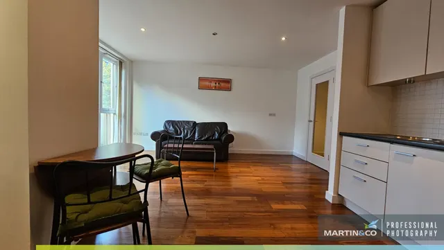 Newport Road, CF24, photo 2