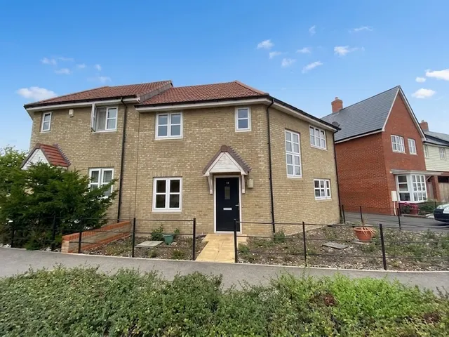 Bramley Road, Aylesbury, HP18, photo 1