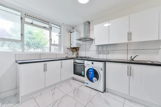 Photo 3 — 7 Hillfield House, Grosvenor Avenue, London