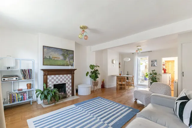 Photo 2 — Linkfield Road, Isleworth, TW7