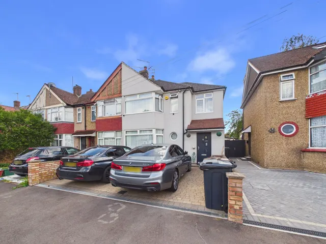 Rochester Avenue, Feltham, TW13, photo 1