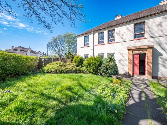 2 bedroom flat, Glendevon Avenue, Balgreen, EH12