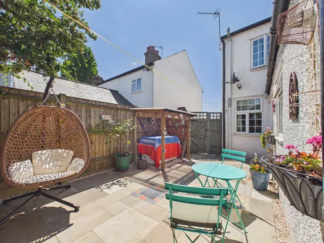 Georges Drive, Flackwell Heath, HP10, photo 3